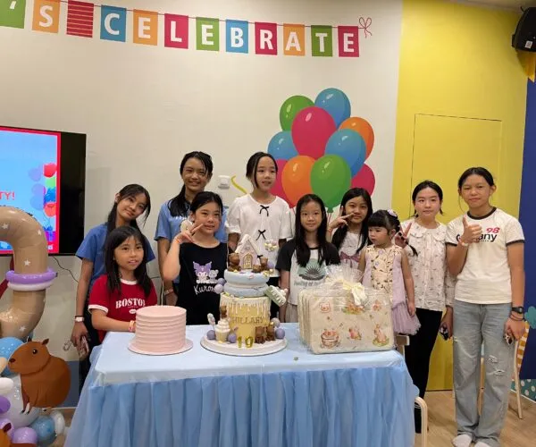 Birthday cake cutting at Kiztopia